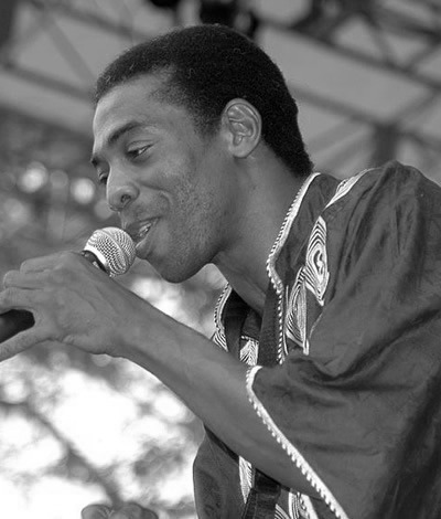 Fela Kuti (Nigeria): Músico, creador del Afrobeat y activista contra el autoritarismo en Nigeria.