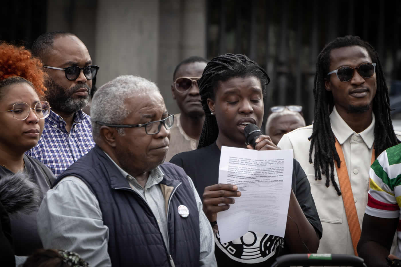 Lectura del manifiesto en la concentración pidiendo justicia para Abdoulie Bah, joven de Gambia muerto por disparos de la Policía Nacional en Gran Canaria. (ACFI PRESS)