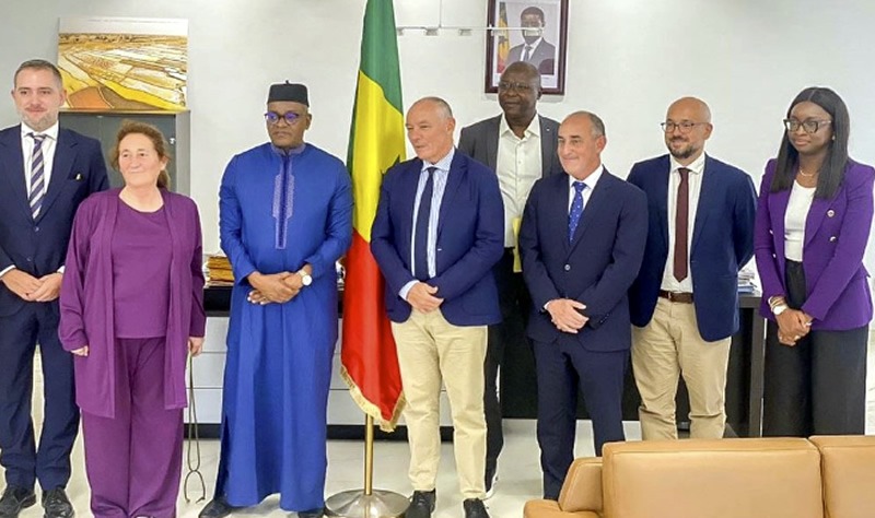 Asistentes a la reunión sobre temas turísticos entre Senegal y Canarias.