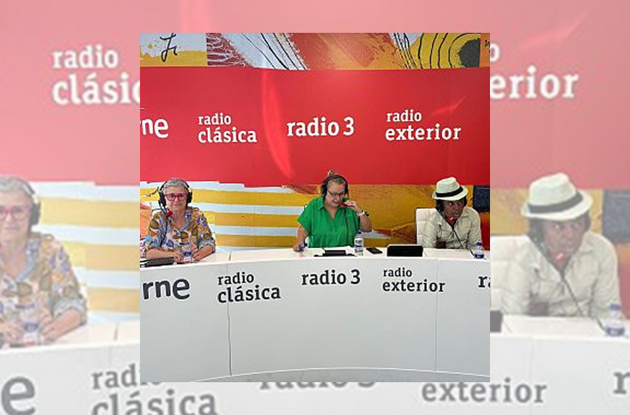 El programa "África Hoy", de RNE, en la Feria del Libro. de Madrid.