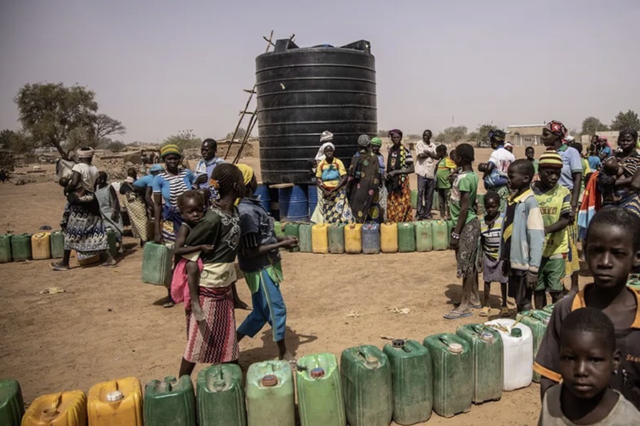 La construcción de un mega embalse soluciona un gran problema de agua en Burkina Faso.