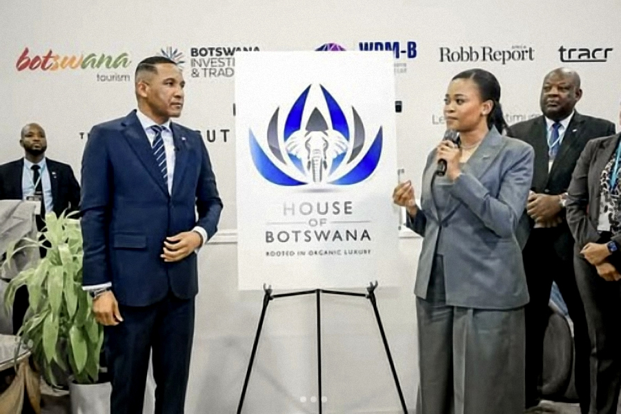 El presidente Duma Gideon Boko, durante el acto de presentación de la propuesta de Botswana como referente de lujo sostenible y destino turístico de alta gama.
