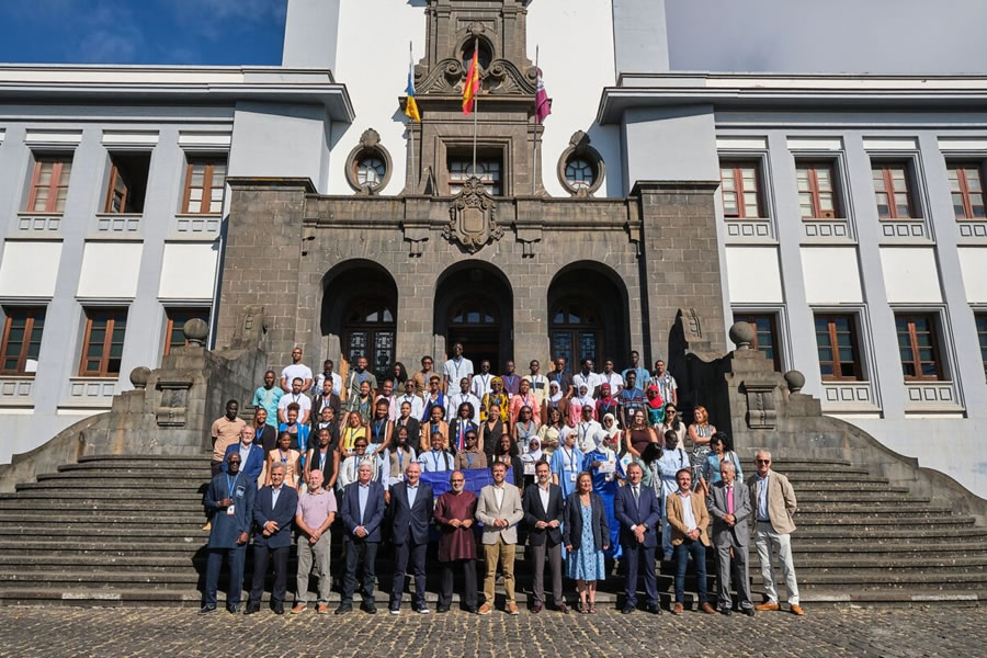 Autoridades, organizadores y expertos participantes en el Campus África 2025, durante la jornada de inauguración.