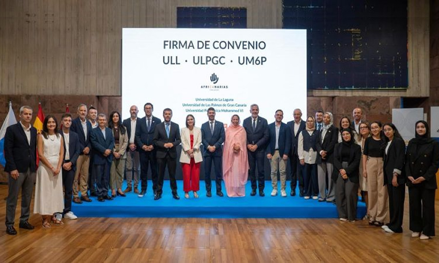Représentants politiques et universitaires des îles Canaries et du Maroc, lors du premier appel conjoint en matière de science et d'innovation du programme Africa Canarias Challenge.