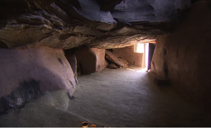 Vista del interior de las cuevas espirituales de Lesotho. (Foto: CNN)
