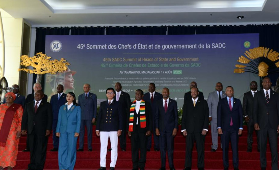 Dirigentes africanos asistentes a la 45ª cumbre de la SADC, en Madagascar, con el foco puesto en la industrialización y la agricultura.
