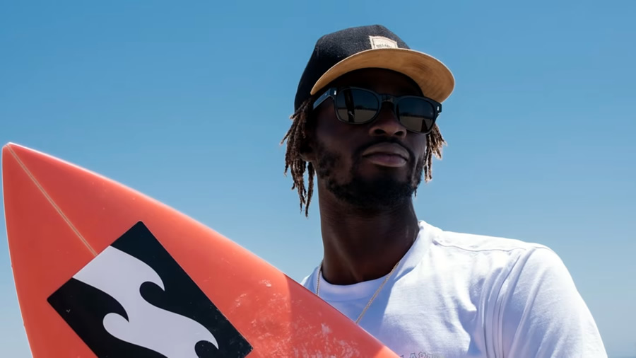 Cherif Fall, surfista senegalés que lucha por conseguir una medalla olímpica.