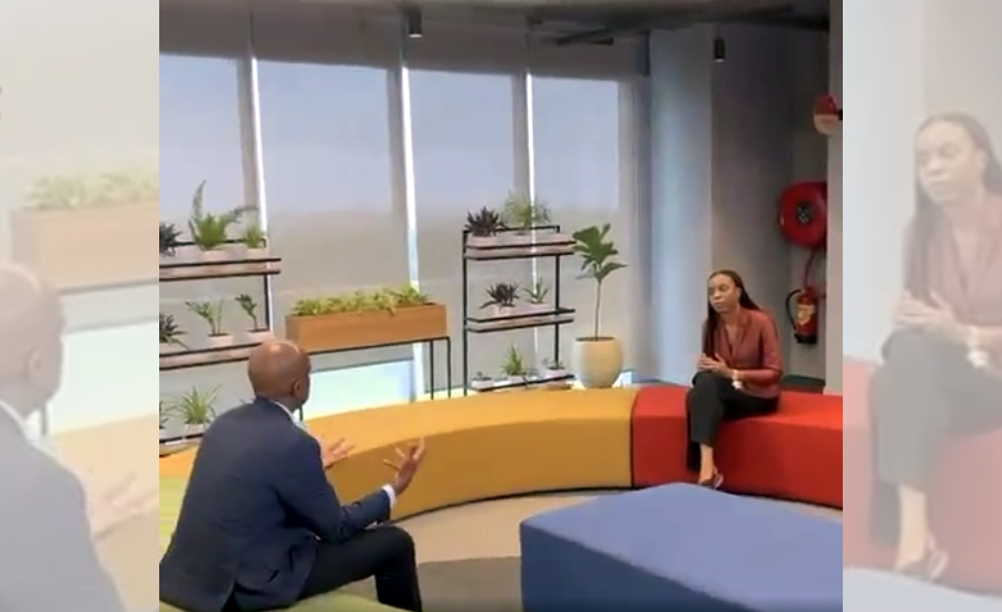 James Manyika durante la entrevista para la BBC.