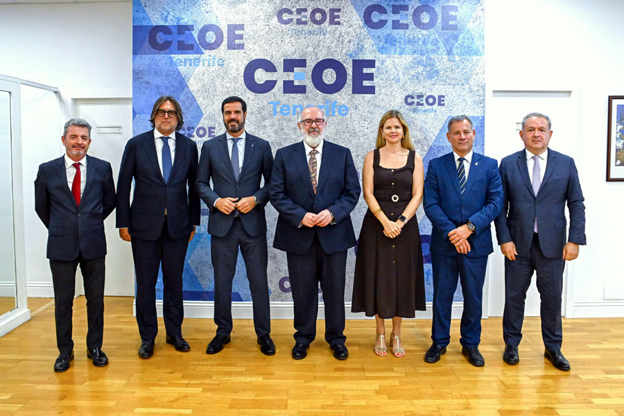 Asistentes al desayuno institucional de presentación del VII Foro Iberoamericano de la MIPYME.