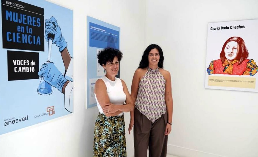 María González, from the Anesvad Foundation, and Ana María Hernández, manager of Casa África, during the press conference.