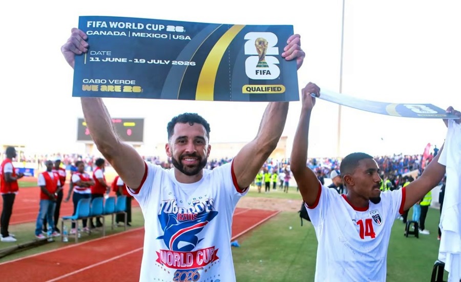 Jugadores caboverdianos celebran la clasificación por primera vez en la historia para la Copa Mundial de Fútbol. (Foto: cricketnmore.com)