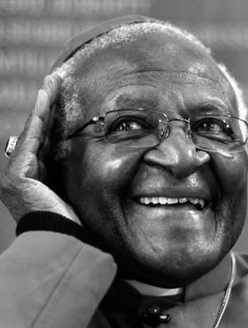 Desmond Tutu (Sudáfrica): Arzobispo y activista clave contra el apartheid, Premio Nobel de la Paz.