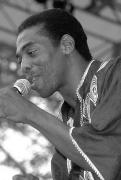 Fela Kuti (Nigeria): Músico, creador del Afrobeat y activista contra el autoritarismo en Nigeria.
