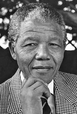 Nelson Mandela (Sudáfrica): Líder de la lucha contra el apartheid, símbolo global de la reconciliación y primer presidente negro de Sudáfrica (1994–1999).